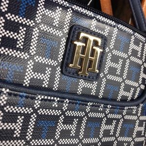 Tommy Hilfiger Bags - 3/$25🌵 Tommy Hilfiger Crossbody Purse Tommy Hilfiger Bags - 3/$25🌵 Tommy Hilfiger Crossbody Purse